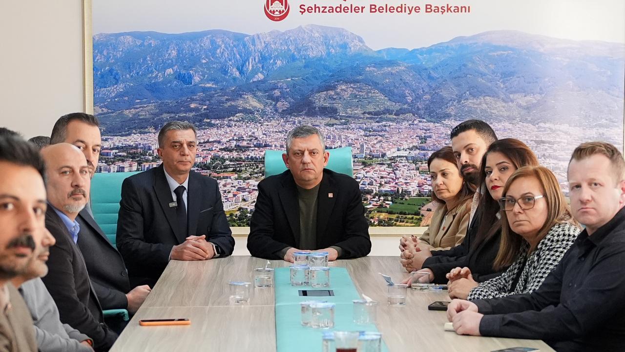 CHP Genel Başkanı Özel, Şehzadeler Belediyesini ziyaret etti