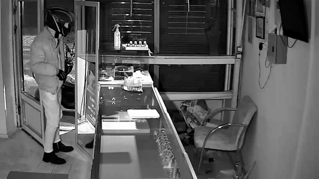 Iğdır'da kuyumcu soyup lüks araç satın alan 3 kişi yakalandı