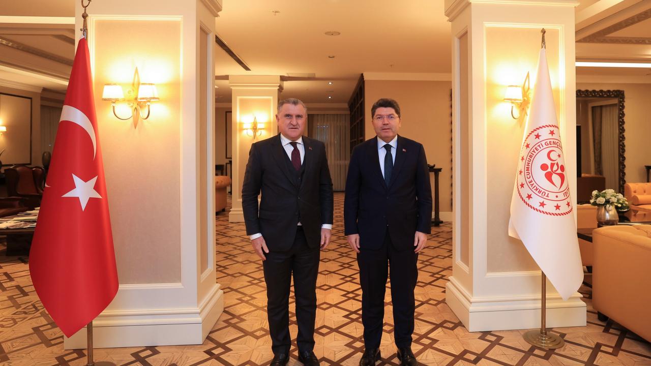 Adalet Bakanı Tunç ve Gençlik ve Spor Bakanı Osman Aşkın Bak ile bir araya geldi