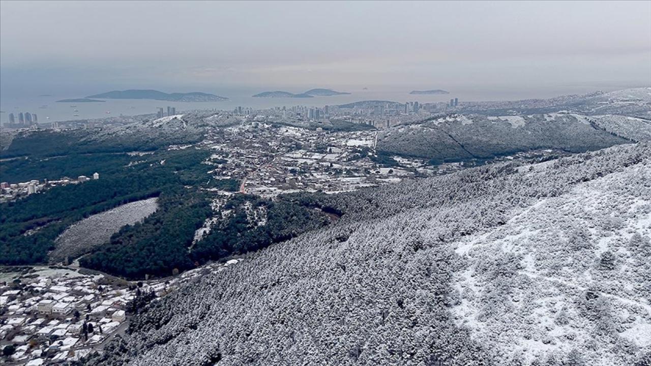 İstanbul'un Aydos Ormanı'ndaki kar havadan görüntülendi