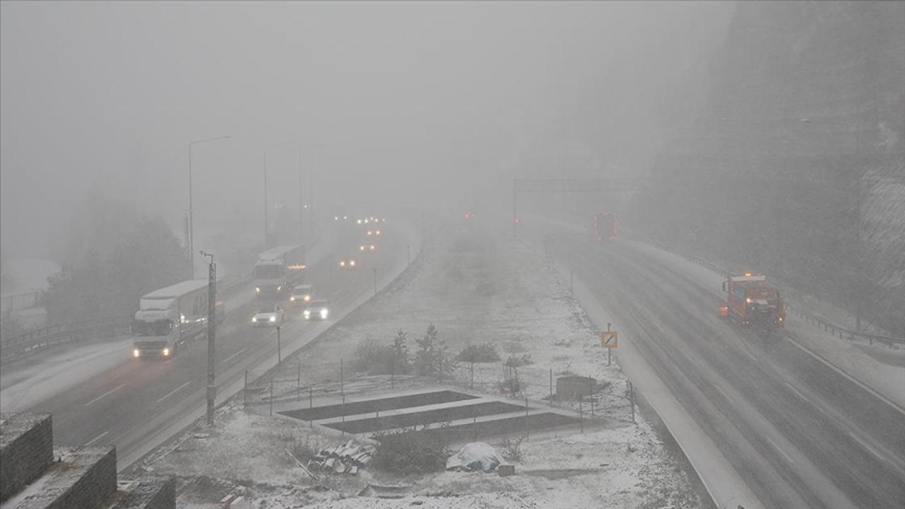 Yola çıkacak sürücülerin kış şartlarına hazırlıklı olması gerekiyor