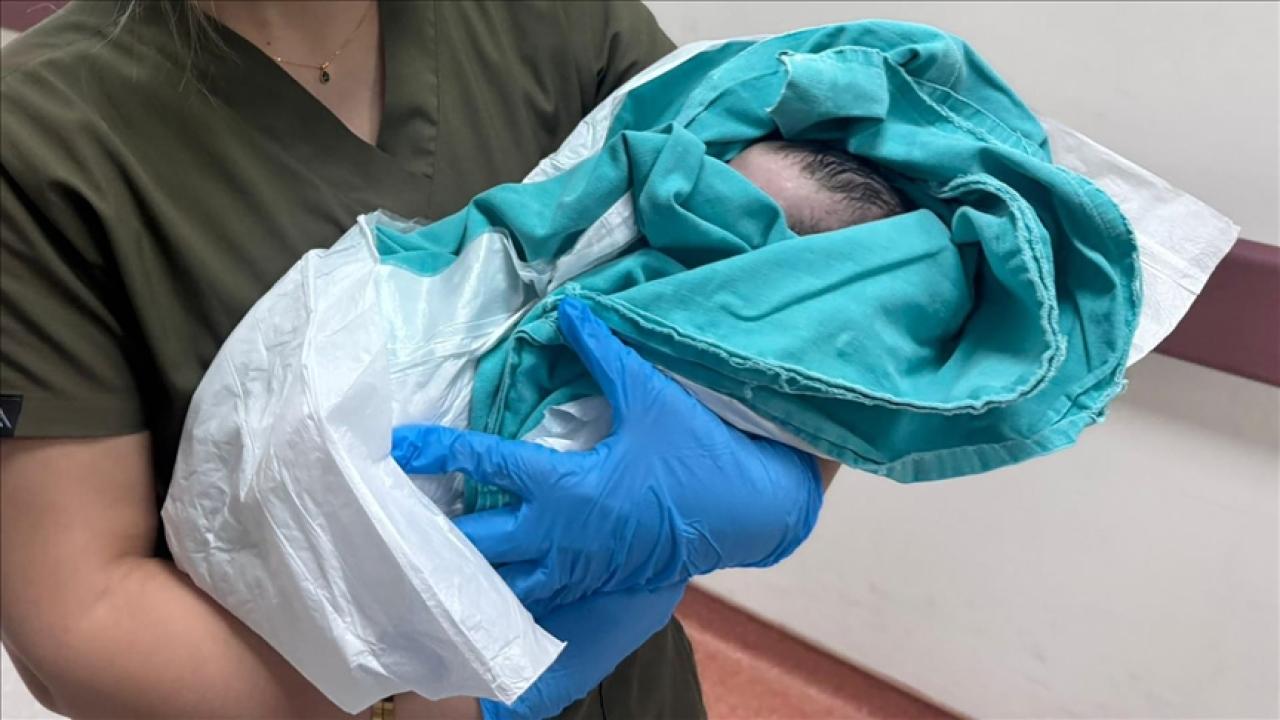 Yeni yılın ilk bebekleri dünyaya geldi