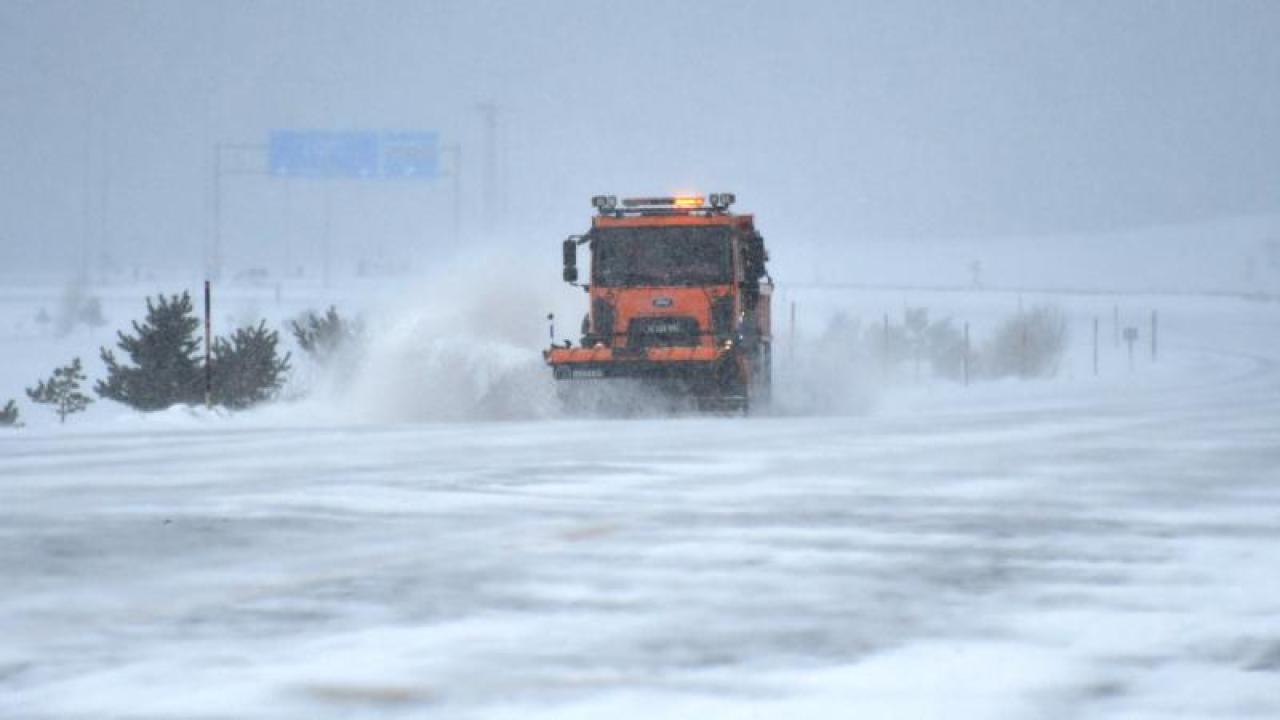 Kar ve tipi nedeniyle kapanan Sivas-Kayseri kara yolu ulaşıma açıldı