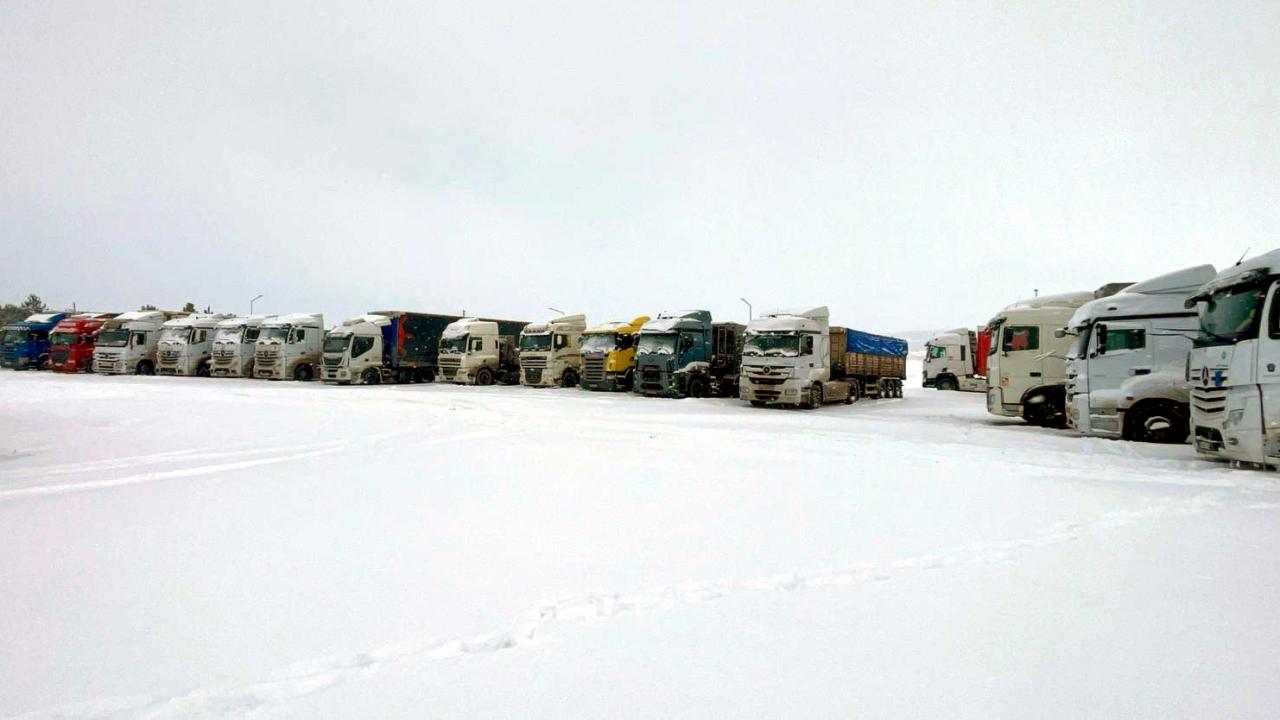 Ardahan'da kapanan Türkgözü-Posof-Damal yolu kontrollü ulaşıma açıldı