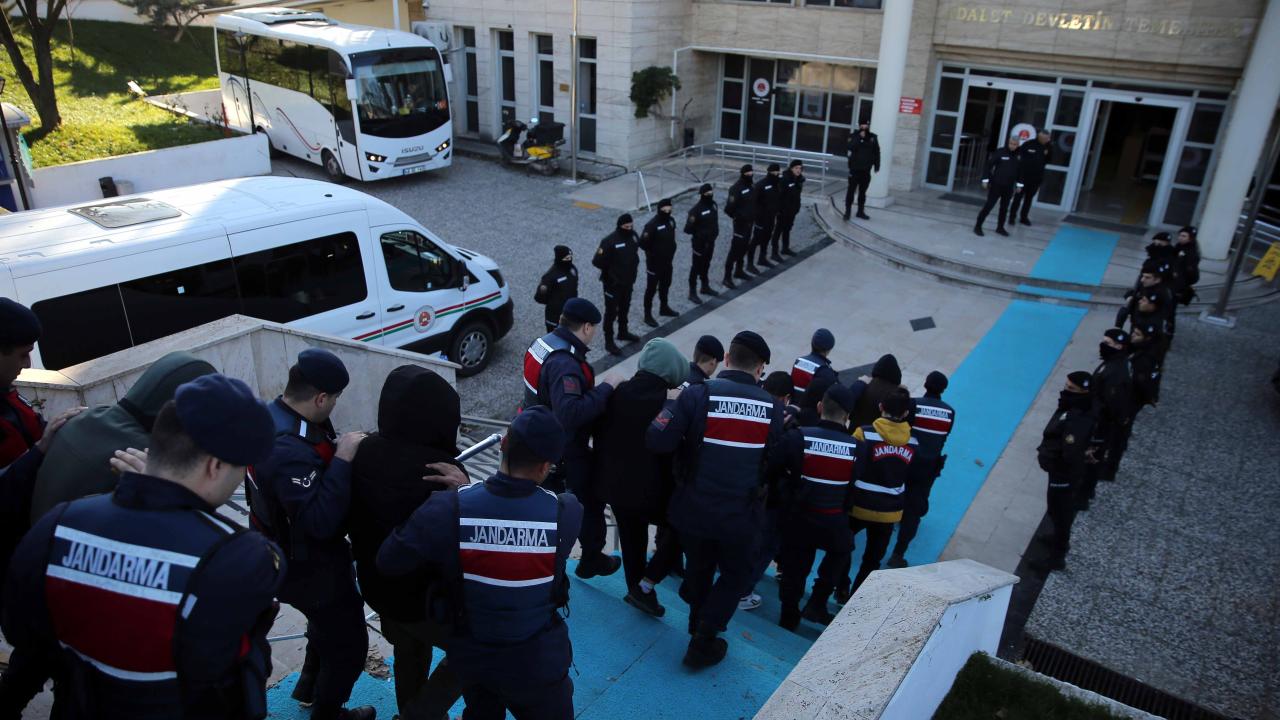 Terör örgütü DEAŞ'a yönelik Muğla merkezli operasyonda yakalanan 18 şüpheli adliyede