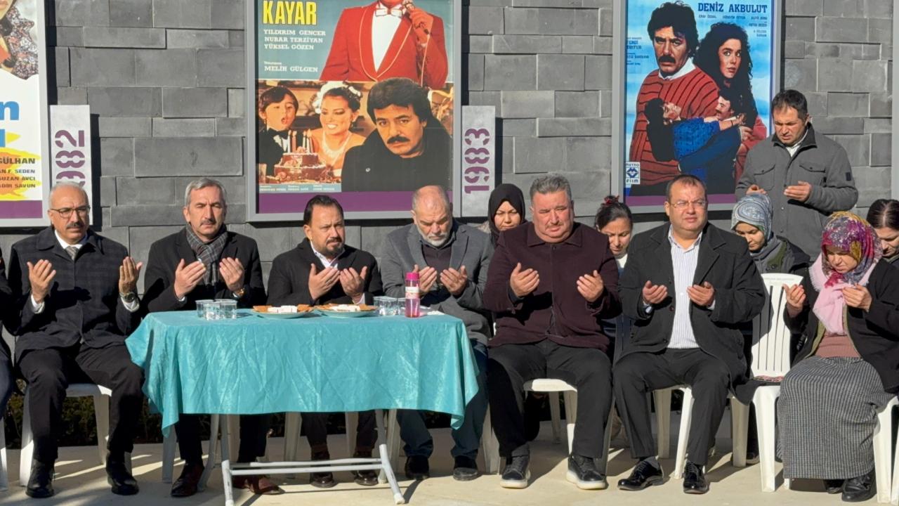 Sanatçı Ferdi Tayfur vefatının birinci yılında Adana'da anıldı