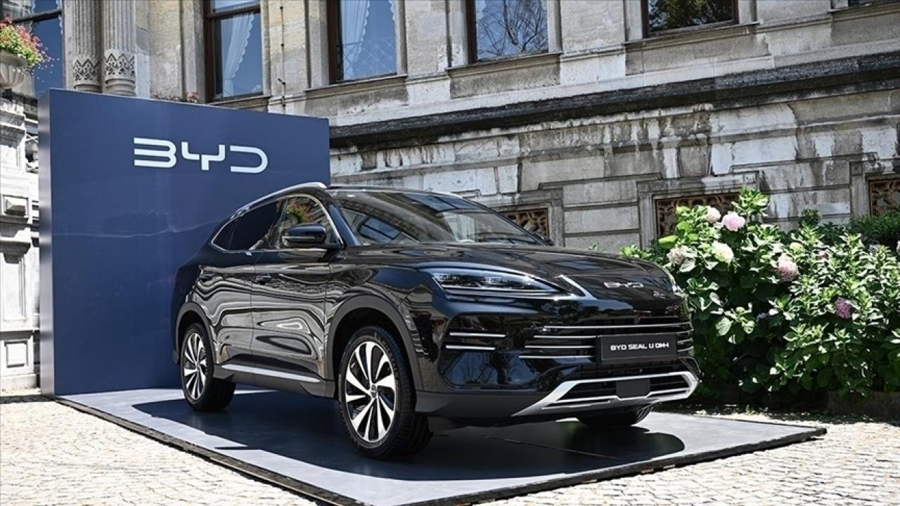 Çinli BYD, elektrikli araç satışlarında Tesla'yı geride bırakarak dünya lideri oldu