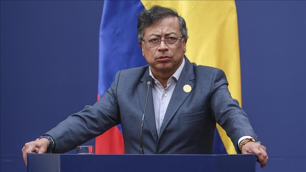 Kolombiya Cumhurbaşkanı Petro: Şu anda Caracas bombalanıyor