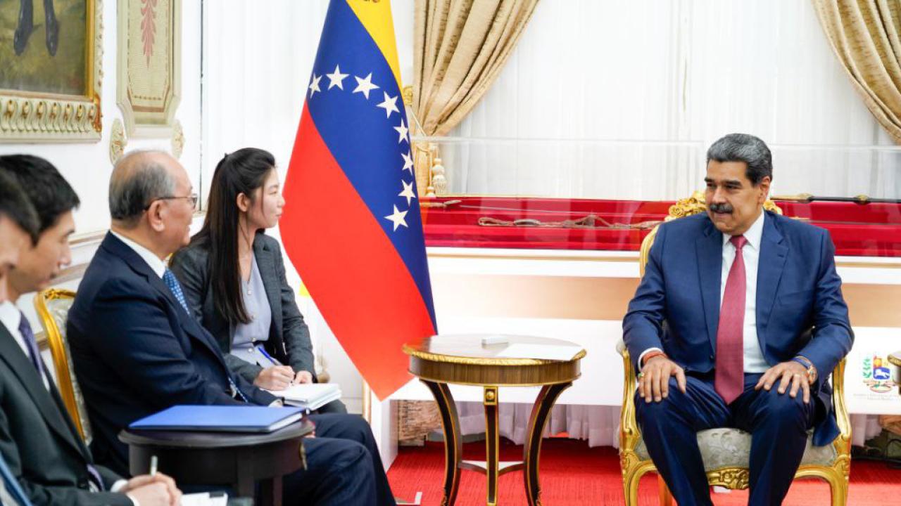 Venezuela Devlet Başkanı Maduro, son görüşmesini Çin heyeti ile yaptı