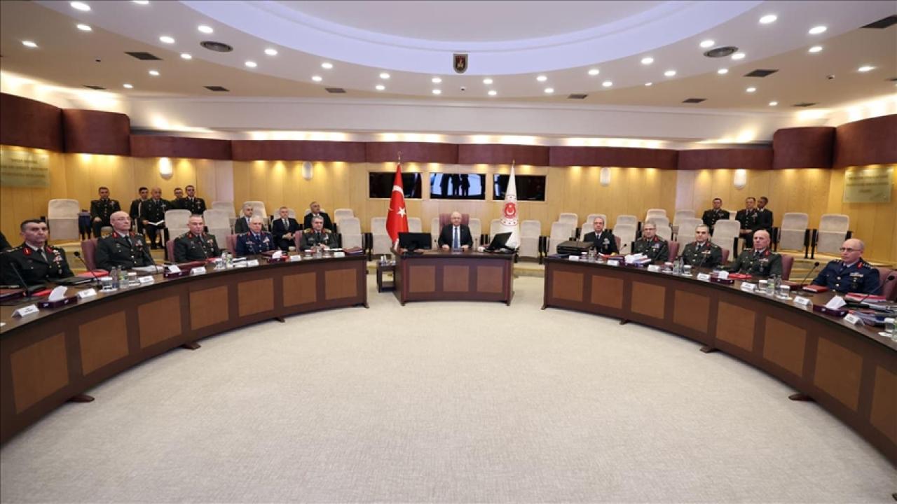 Bakan Güler başkanlığında "Kara Kuvvetleri Komutanlığı Yıllık Değerlendirme Toplantısı" yapıldı