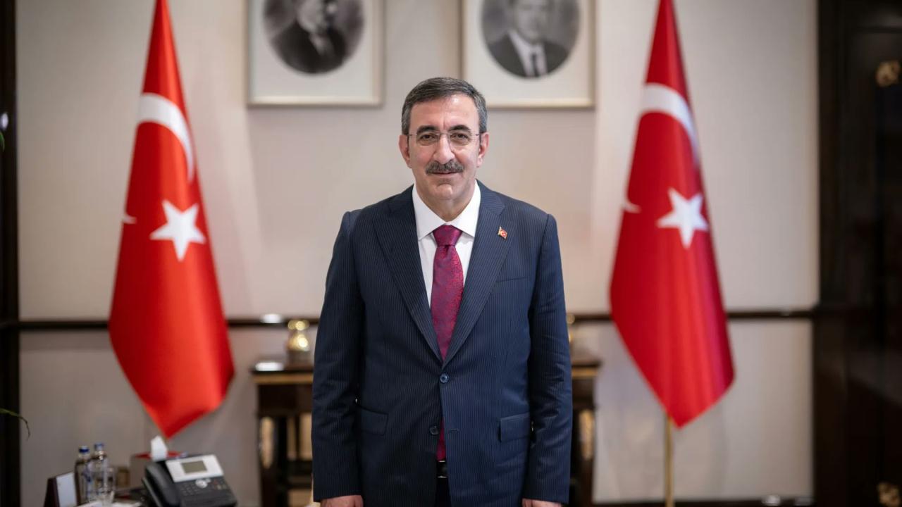 Cumhurbaşkanı Yardımcısı Yılmaz'dan Elazığ'daki depreme ilişkin "geçmiş olsun" mesajı