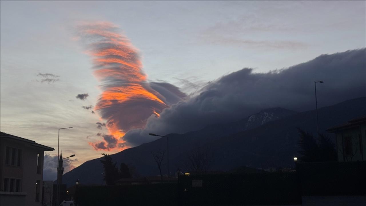 Bursa'da kuvvetli rüzgar hayatı olumsuz etkiliyor