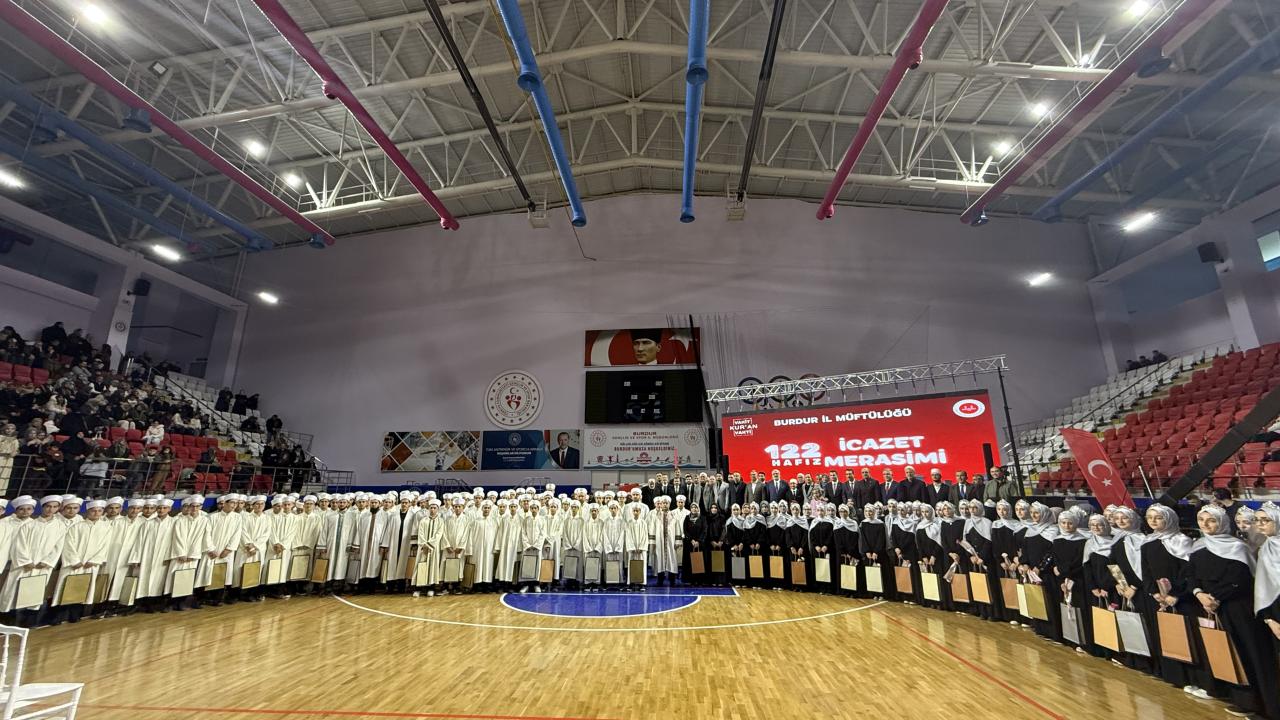Burdur'da 122 hafız için icazet töreni düzenlendi