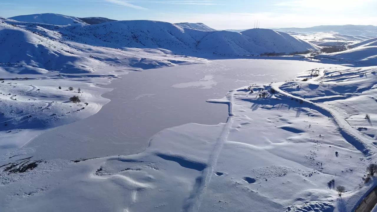 Yıldız Göleti tamamen dondu, ortaya kartpostallık görüntüler çıktı