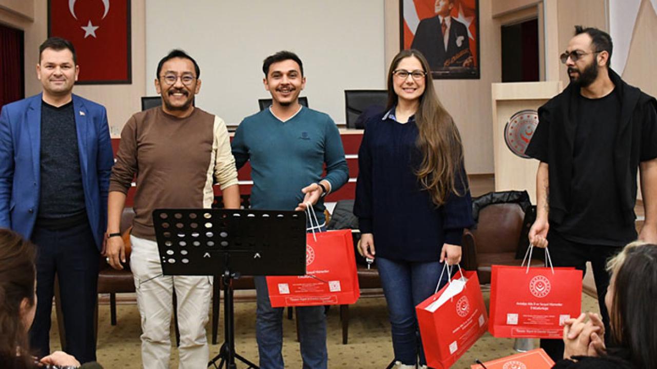 Antalya'da "Ay Yıldız Türk Halk Müziği Korosu" kuruldu