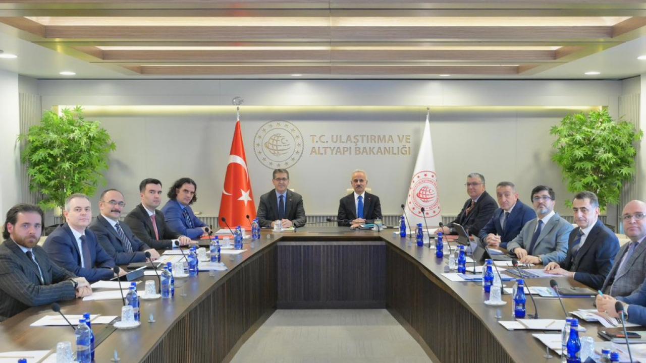 Bakan Uraloğlu, Cumhurbaşkanlığı Strateji ve Bütçe Başkanı İbrahim Şenel ile görüştü