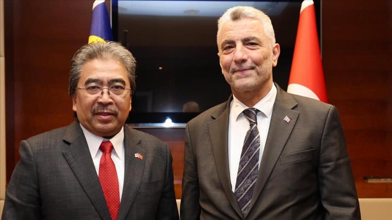 Bakan Bolat, Malezya Yatırım Ticaret ve Sanayi Bakanı Ghani ile görüştü