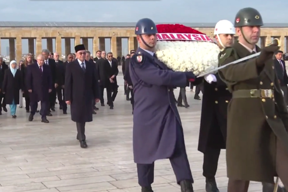 Malezya Başbakanı Enver İbrahim Anıtkabir’de