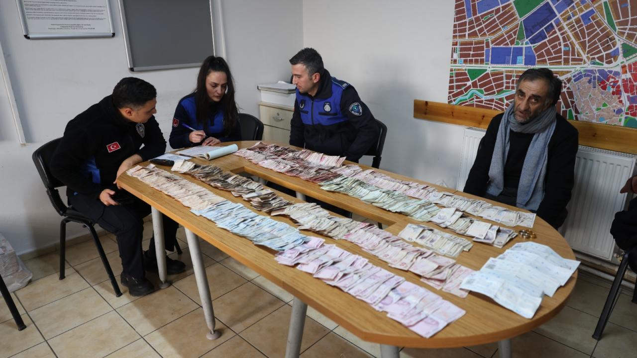Eskişehir'de dilencinin üzerinden 30 bin lira çıktı