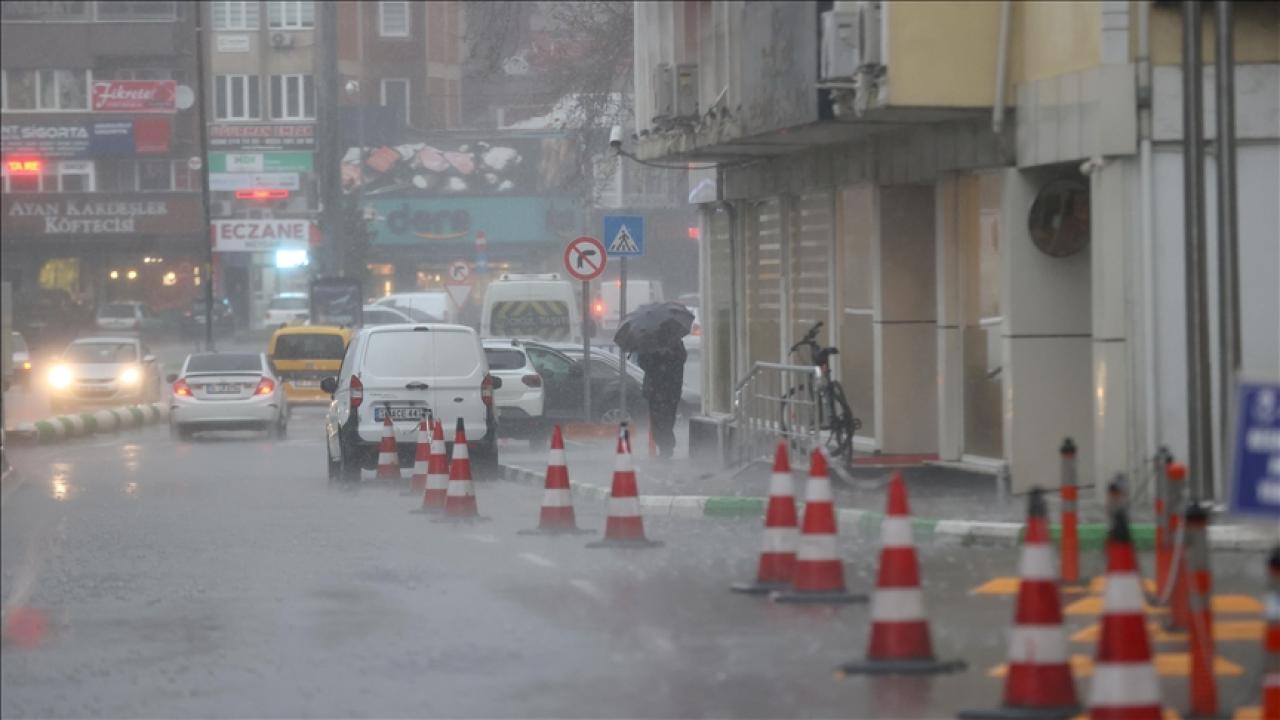 İzmir, Edirne ve Kırklareli'nde kuvvetli sağanak etkili oluyor
