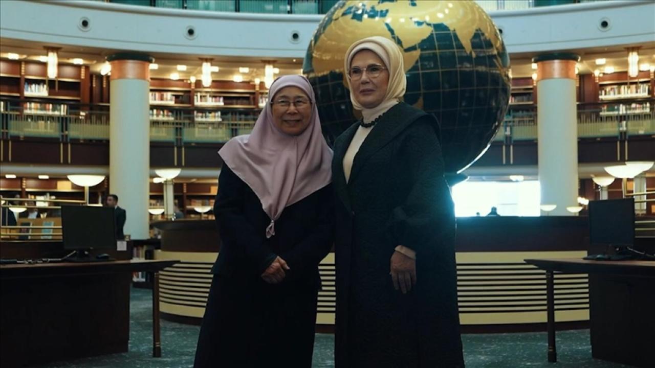 Emine Erdoğan, Malezya Başbakanı'nın eşi Wan Azizah İsmail ile programlarına ilişkin video paylaştı