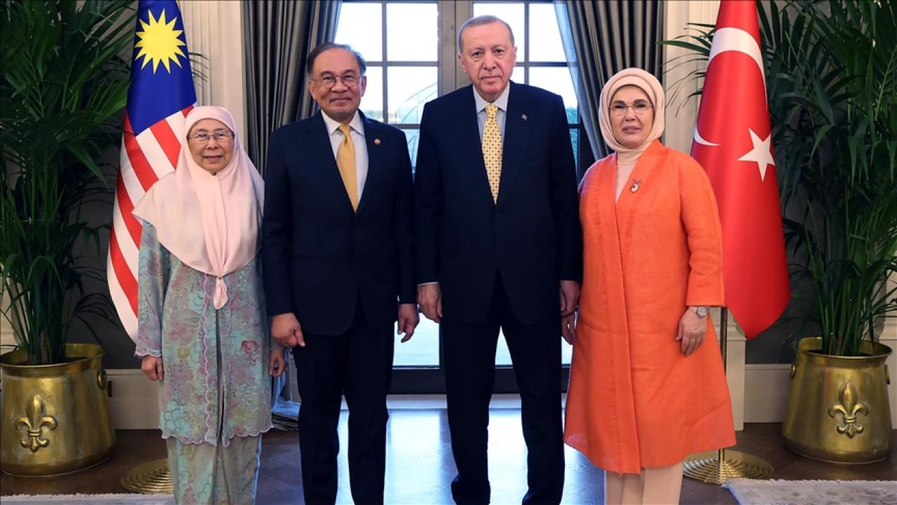 Cumhurbaşkanı Erdoğan, Malezya Başbakanı Enver'i kabul etti