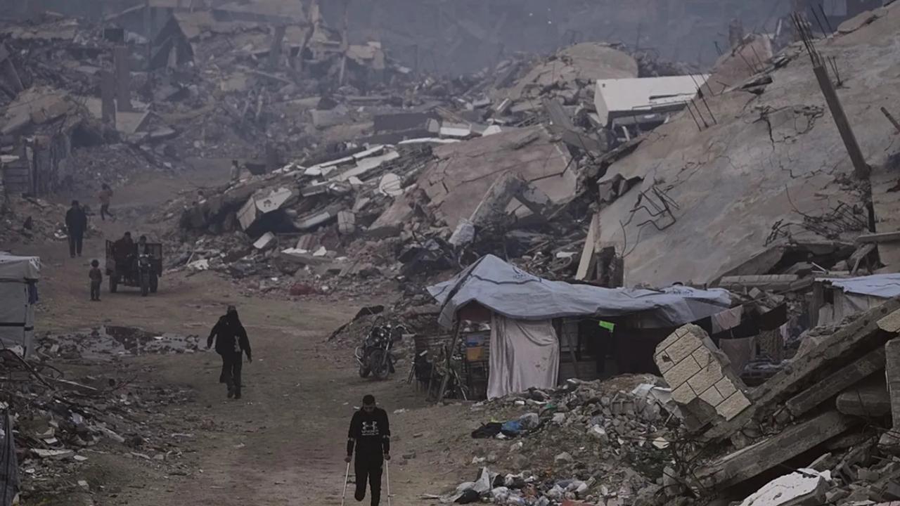Ateşkesi ihlal eden İsrail'in Gazze'deki saldırılarında biri çocuk 2 kişi hayatını kaybetti