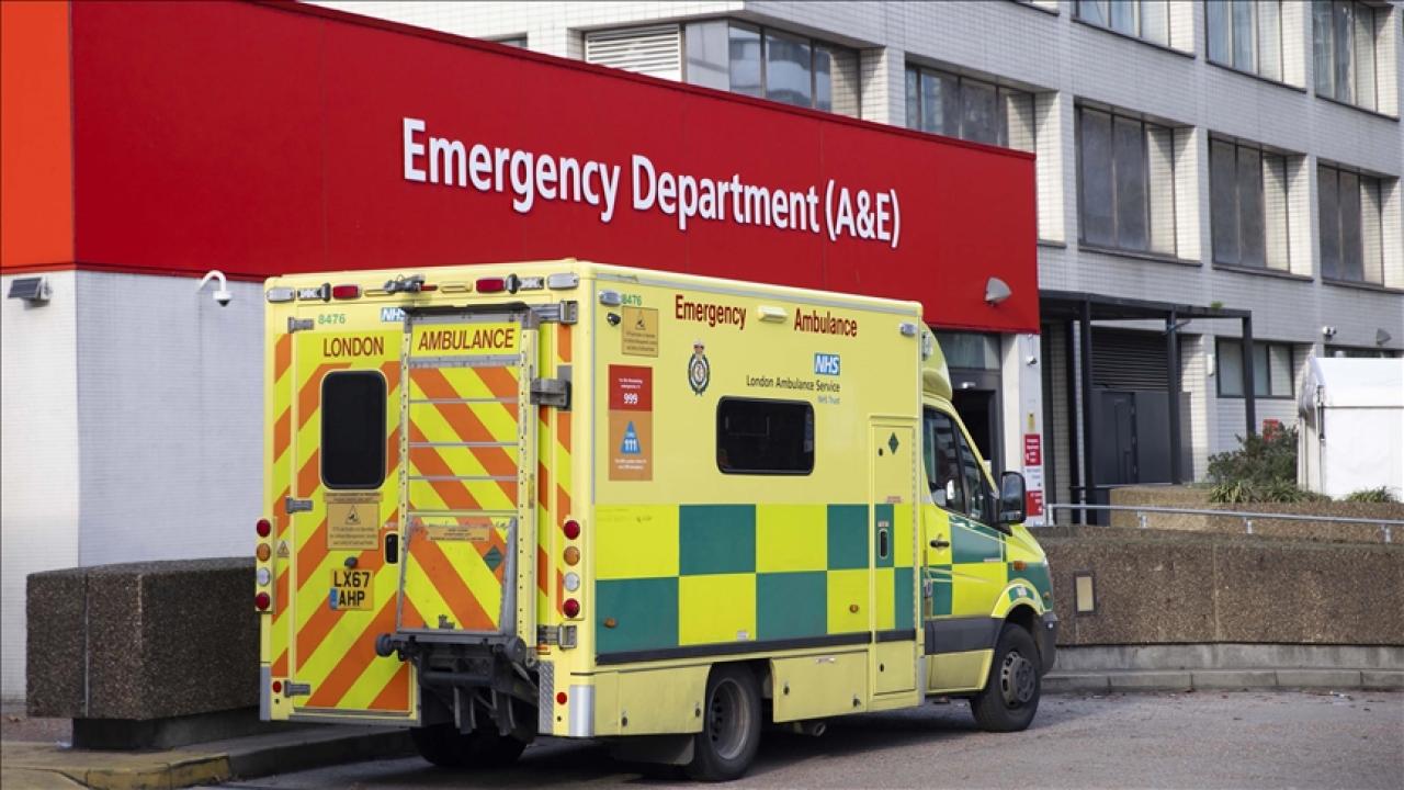 İngiltere'de soğuk hava ve kış dönemi virüsleri, sağlık sistemi üzerindeki baskıyı artırıyor