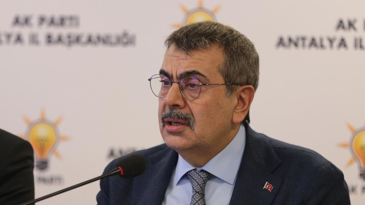 Bakan Tekin: 65 binin üzerindeki devlet okulunda akıllı tahtalarımız var