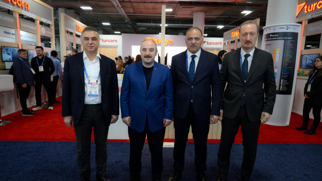 TBMM Sanayi Komisyonu Başkanı Varank, CES 2026'da Türk startupların stantlarını ziyaret etti