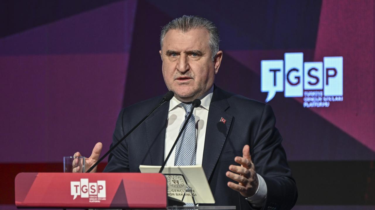 Bakan Bak: Bir gencin davasının olması gerekiyor