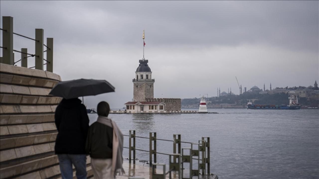 İstanbul Valiliğinden akşam saatleri için sağanak ve fırtına uyarısı