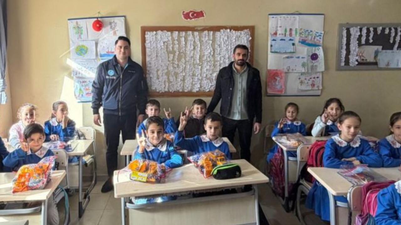 İzmir Ülkü Ocakları’ndan Bayındır Kızılkeçili İlkokulu’na destek