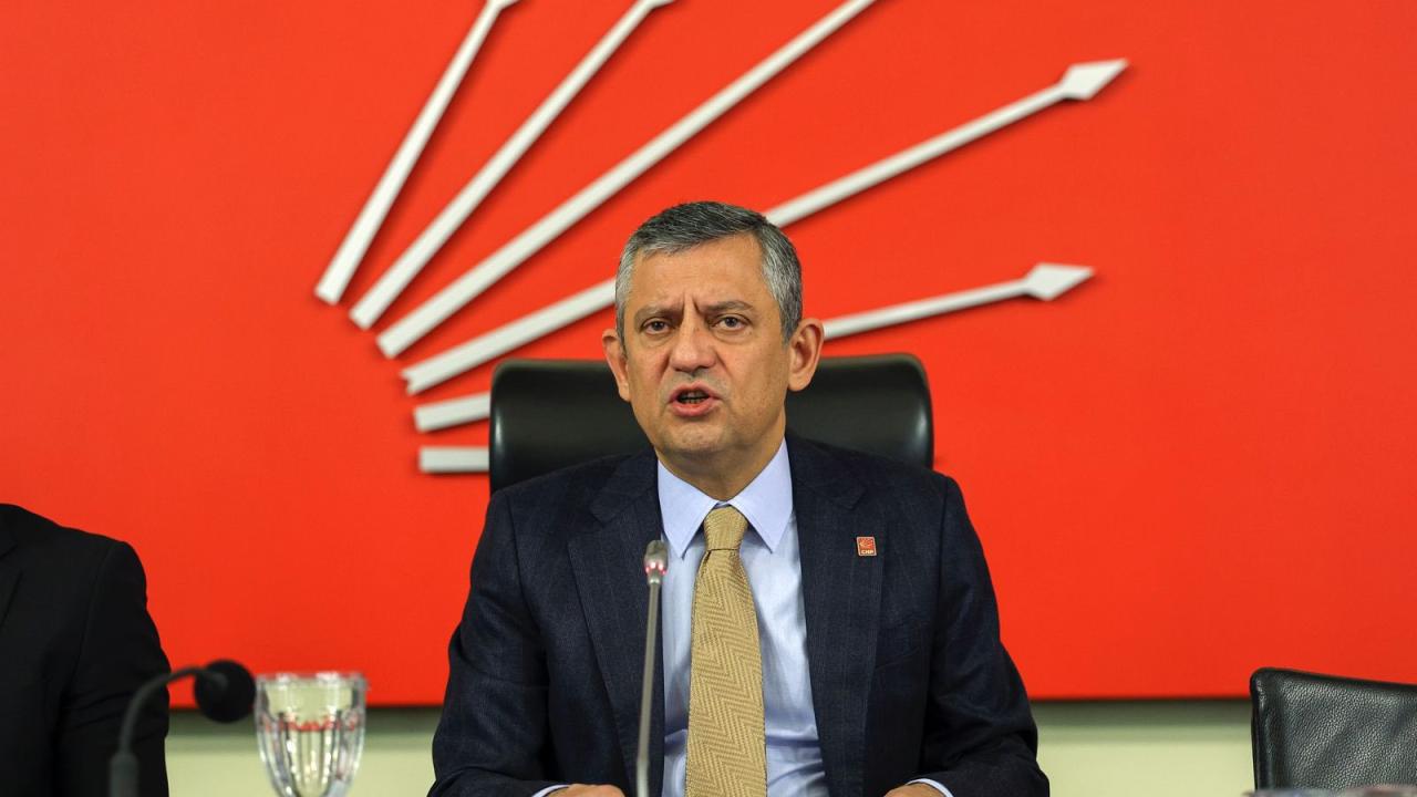 CHP Genel Başkanı Özel, Süper Kupa'yı kazanan Fenerbahçe'yi tebrik etti