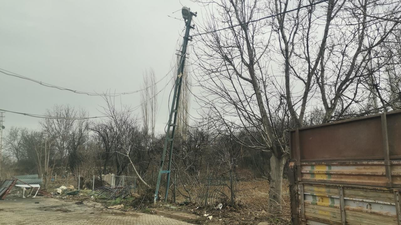 Konya'da şiddetli rüzgar hayatı olumsuz etkiledi