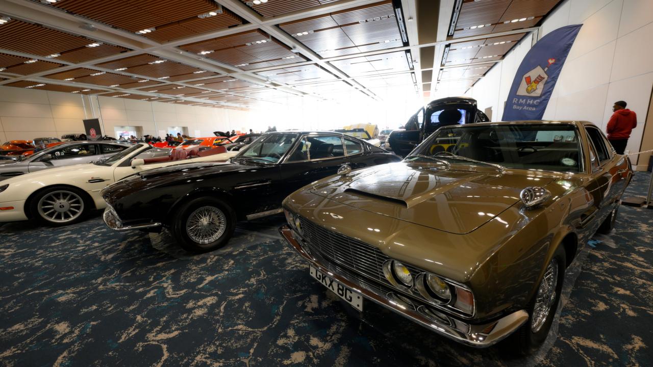 California'da Silikon Vadisi Otomobil Fuarı'nda klasik otomobiller sergilendi