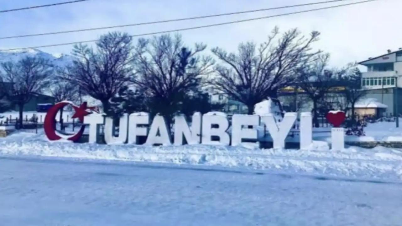 Adana'nın Tufanbeyli ilçesinde taşımalı eğitime bir gün ara verildi