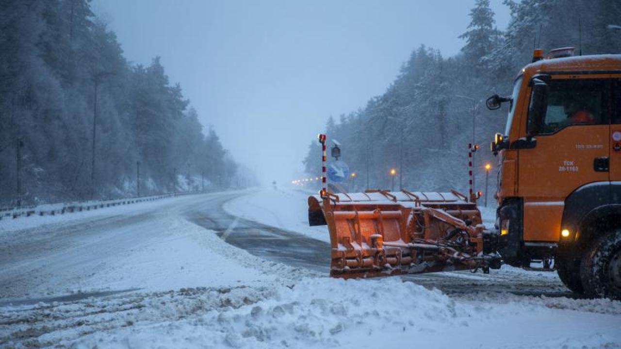 Kayseri-Kahramanmaraş kara yolu kar yağışı nedeniyle taşıt trafiğine kapatıldı