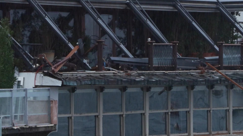 Beşiktaş'taki Bebek Oteli'nin kaçak olduğu belirlenen kısımları yıkıldı