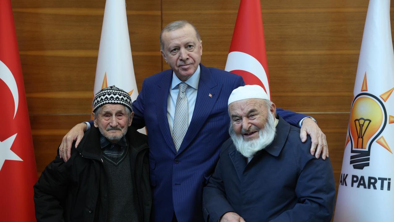 Cumhurbaşkanı Erdoğan, Düzce'den gelen vatandaşlarla görüştü