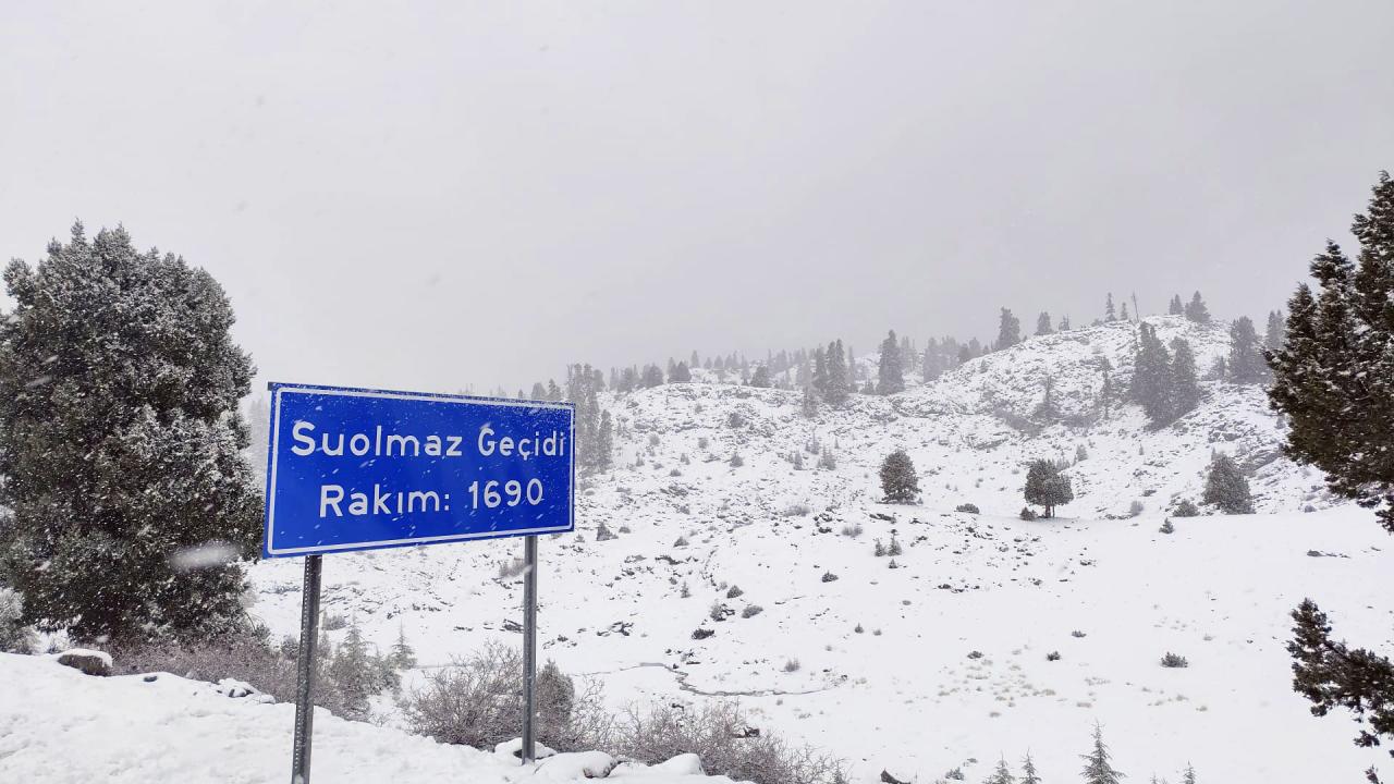 Mersin'in yüksek kesimlerinde kar etkili oluyor