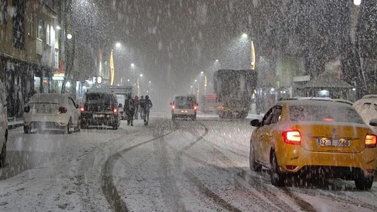Bingöl'de olumsuz hava koşulları nedeniyle eğitime 1 gün daha ara verildi
