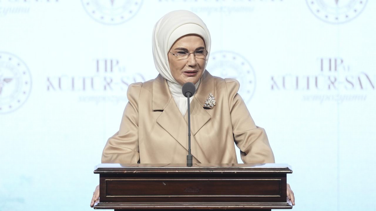 Emine Erdoğan, "Tıp ve Kültür-Sanat Sempozyumu"na katıldı
