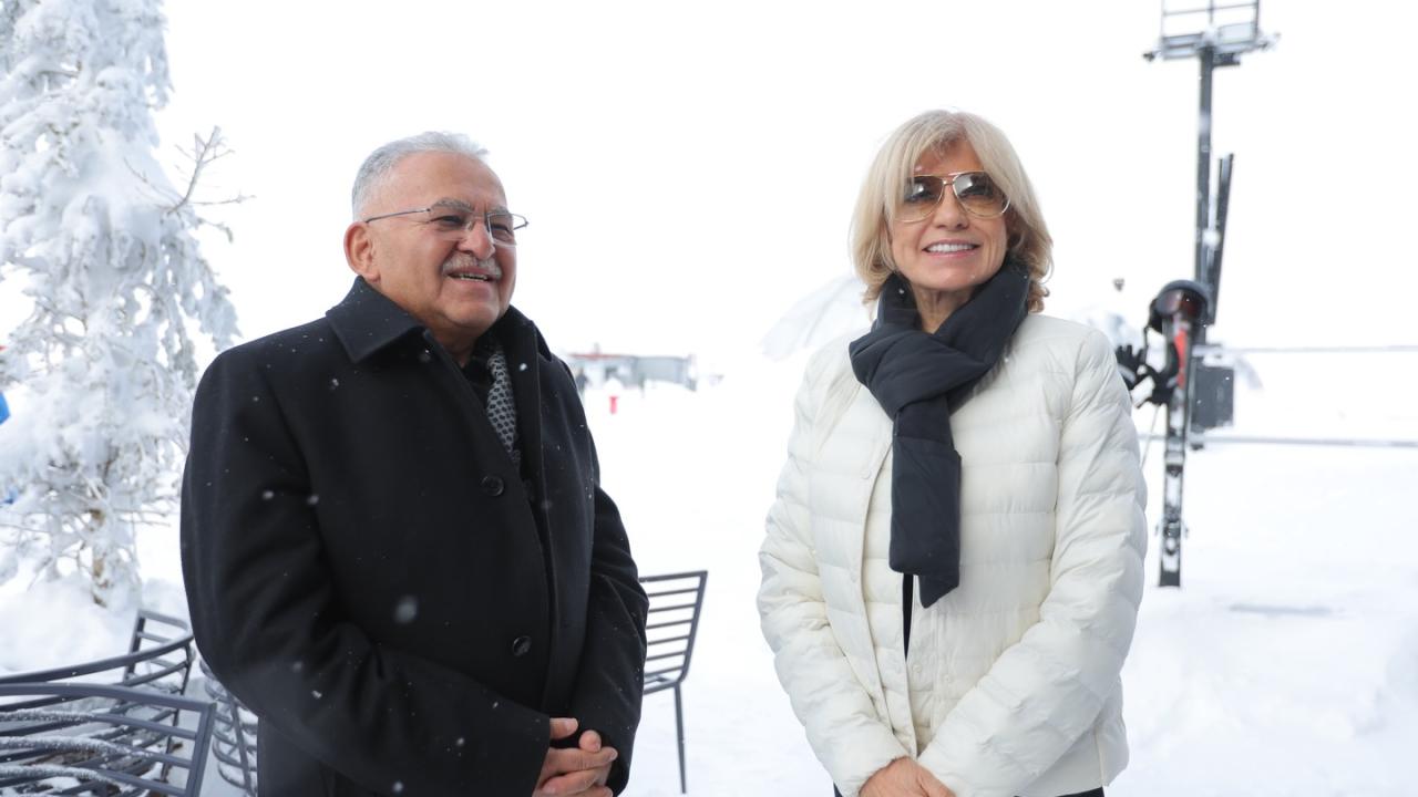 Eski Başbakan Tansu Çiller Erciyes'te tatil yapıyor