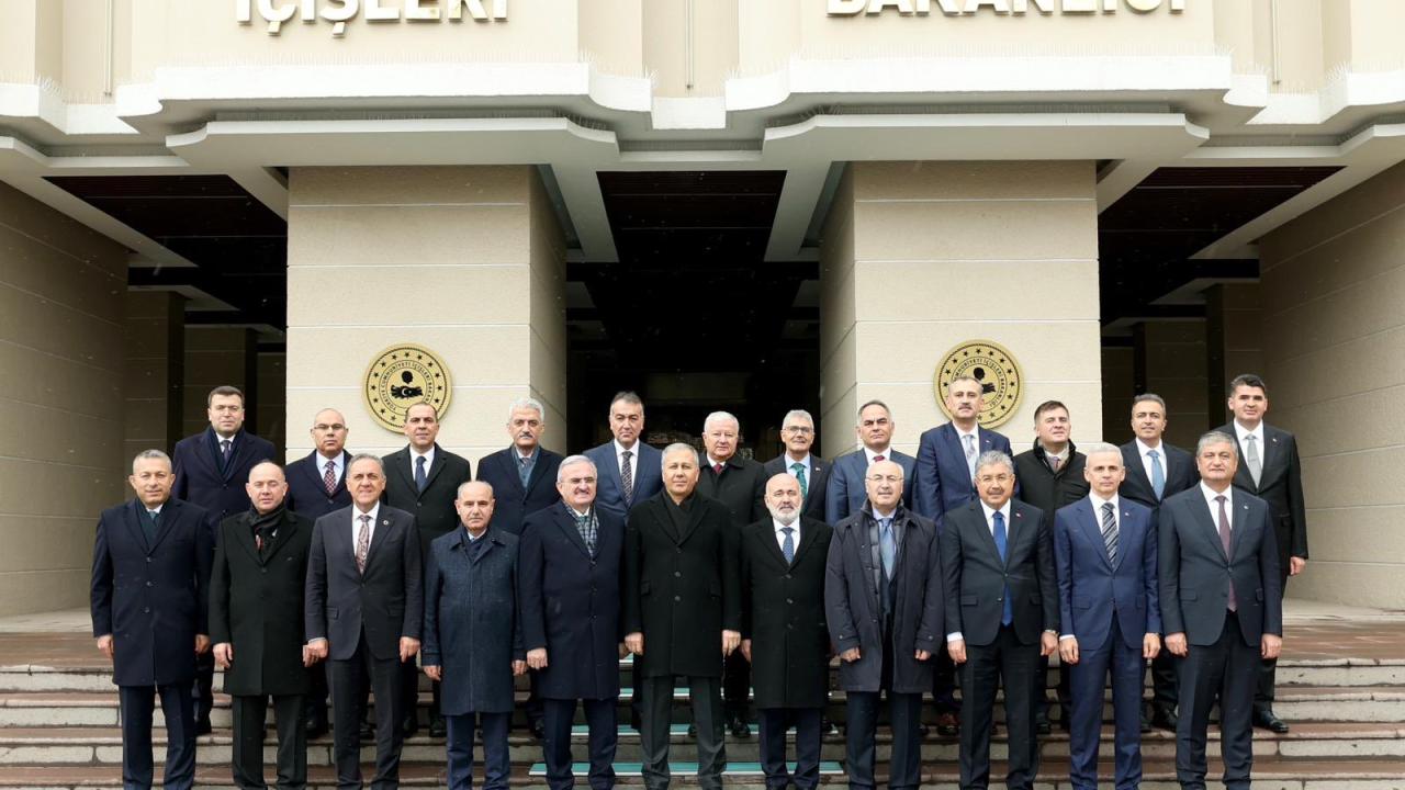 Bakan Yerlikaya, yeni atanan ve görev yeri değişen valilerle buluştu