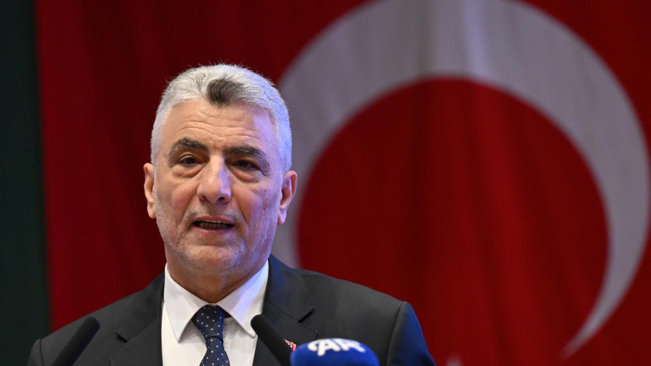 Bakan Bolat, CHP Genel Başkanı Özel'in gümrük muafiyeti eleştirilerine yanıt verdi