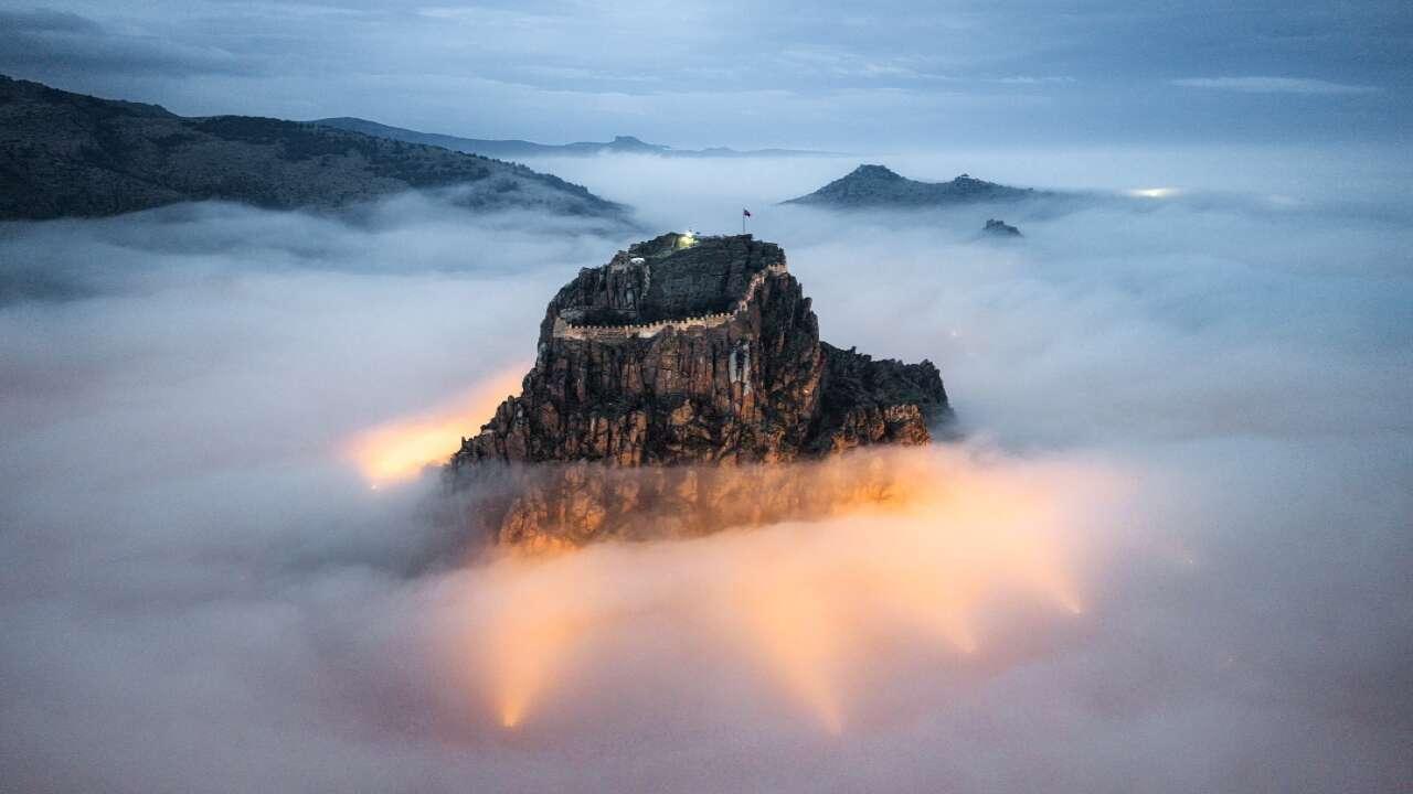 Sis çöktü, tarih yükseldi: Afyonkarahisar'da büyüleyen manzara
