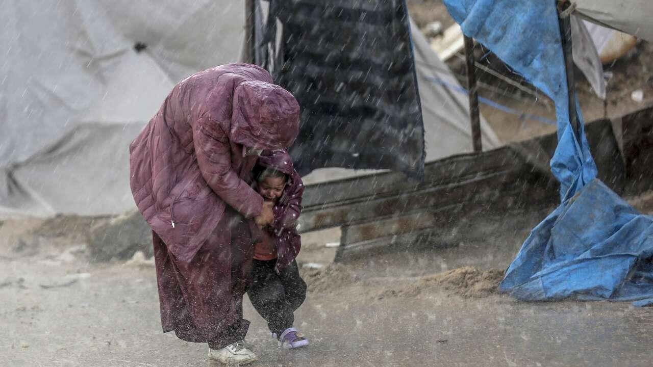 Gazze’de fırtına felaketi: Çadırlarda hayatta kalma mücadelesi zorlaştı