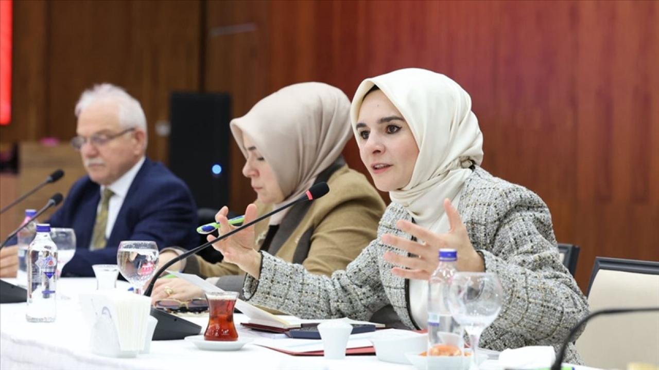 Bakan Göktaş, sosyal medya düzenlemesine ilişkin milletvekilleriyle bir araya geldi