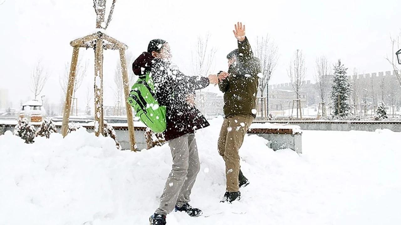 Niğde'de kar nedeniyle yarın eğitime ara verildi